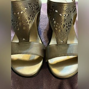 Women’s Naturalizer Sandals size 6